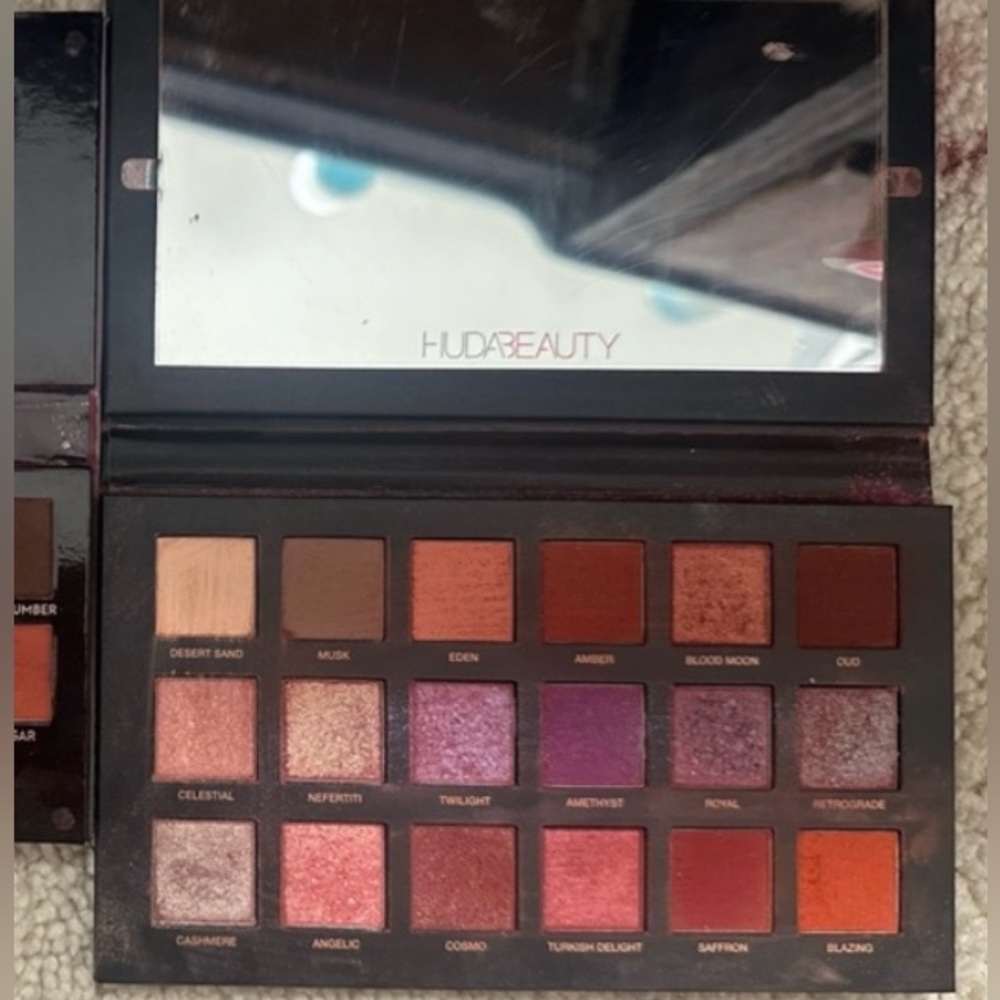 Eyeshadow - Picture 2 of 2